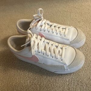 NIKE: LOW TOP PLATFORM PINK NIKE BLAZERS. LIKE NEW.